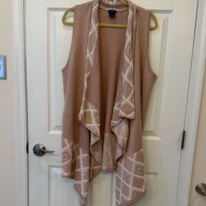 New Directions Blush Pink and Cream Sleeveless Cardigan